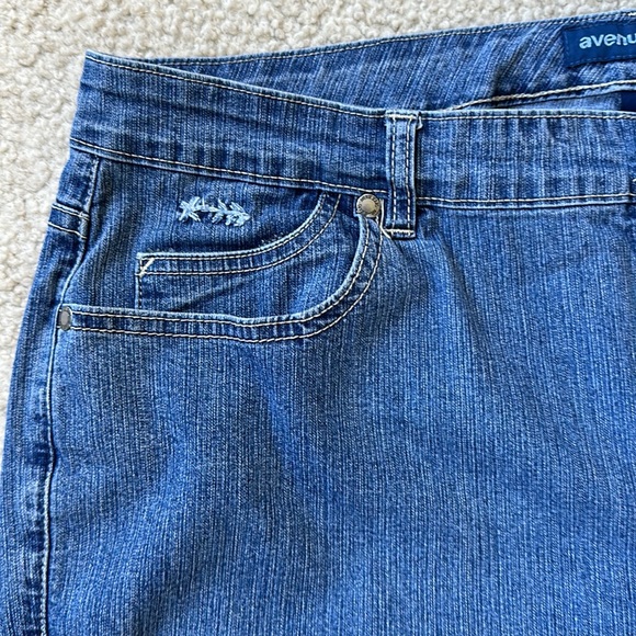 Avenue Boho Embroidered Cropped Jeans - Picture 4 of 12